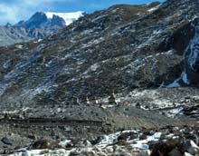 Nepal_085_08_F_Muktinak_chorten