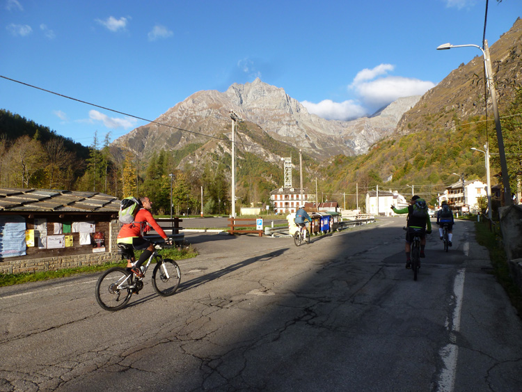 Usseglio_Lago_dietro_la_Torre_12_05