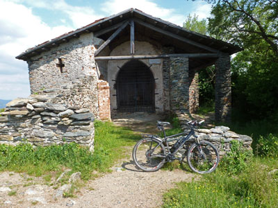 La chiesa romanica sulla Cima