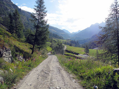 La lunga valle per il Rifugio Sogno