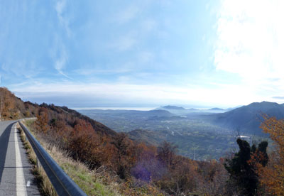 Panorama sulla Sacra di San Michele sui laghi di Avigliana